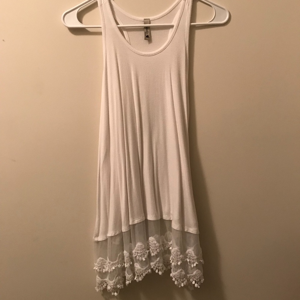 White Top w Lace Detail